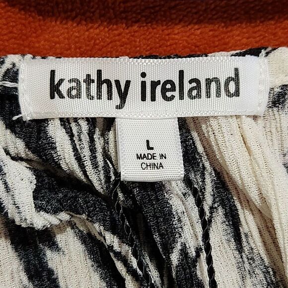 Kathy Ireland Top Womens Size Large Relax Fit Lightweight - Picture 8 of 10